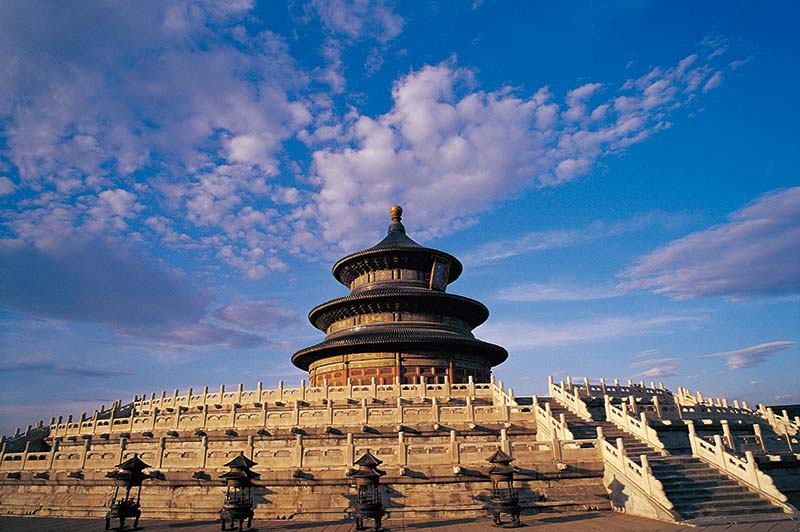 【飞越丝路】拍摄时间：2000年5月、拍摄地点：亚洲中国北京市天坛、拍摄相机：尼康F6、底片：2.4cm×3.6cm