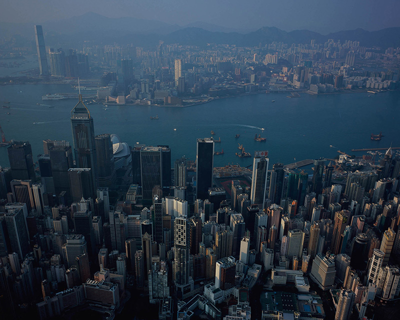【飞越丝路】拍摄时间：2011年10月、拍摄地点：亚洲中国香港港岛区维多利亚港湾、拍摄相机：荷兰产便携式金宝、底片尺寸：4英寸5英寸