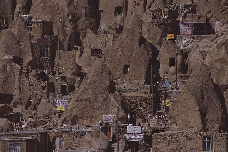 【飞越丝路】拍摄时间：2015年6月、拍摄地点：亚洲伊朗大不里寺岩石村、拍摄相机：尼康F6、底片：2.4cm×3.6cm