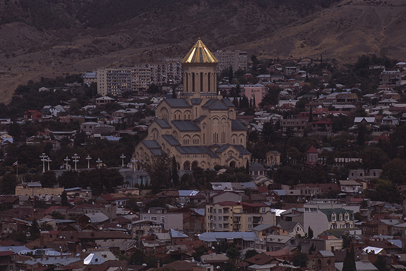 【飞越丝路】拍摄时间：2014年8月、拍摄地点：亚洲格鲁吉亚正教会教堂、拍摄相机：尼康F6、底片：2.4cm×3.6cm