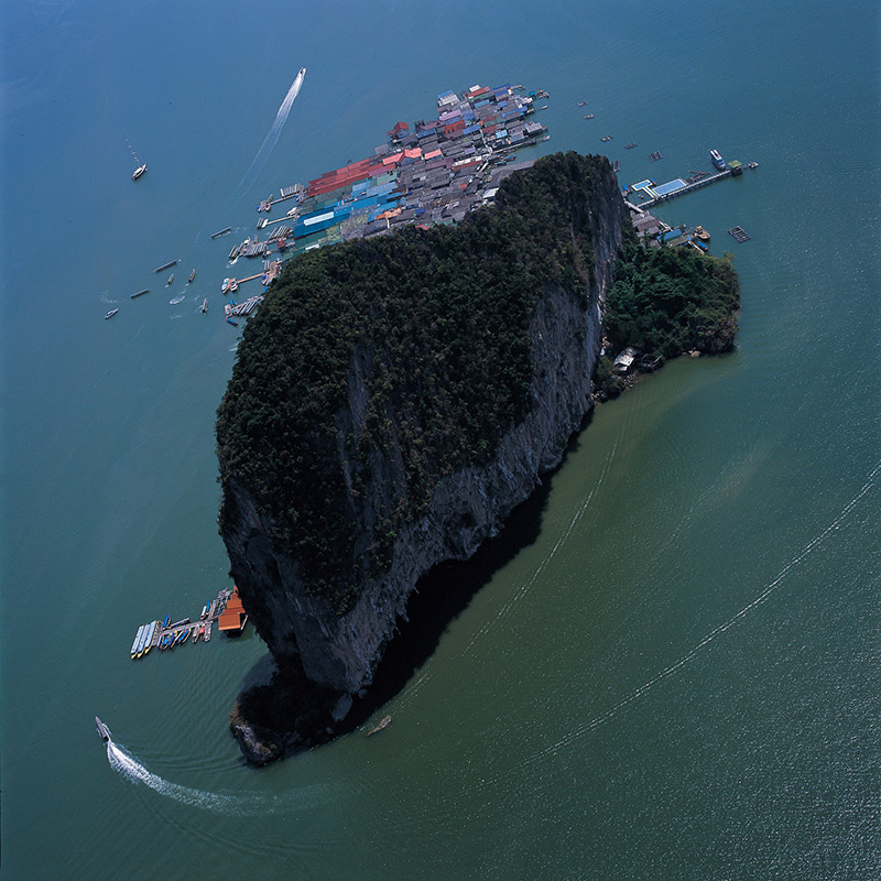 【飞越丝路】拍摄时间：2013年2月、拍摄地点：亚洲泰国南部攀牙湾、拍摄相机：哈苏503CW、底片尺寸：6cmx6cm