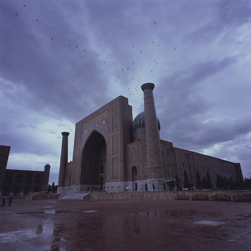 【飞越丝路】拍摄时间：2014年10月、拍摄地点：亚洲乌兹别克斯坦塔什干撒马尔罕清真寺、拍摄相机：哈苏503、底片：6cm×6cm