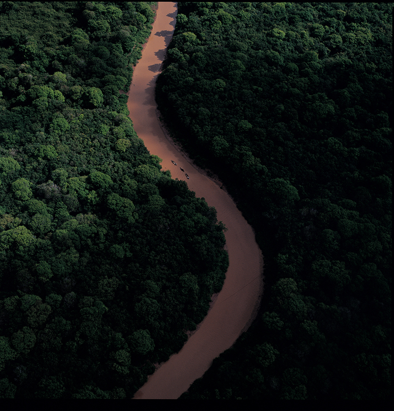 【飞越丝路】拍摄时间：2009年5月、拍摄地点：亚洲柬埔寨湄公河支流、摄影相机：哈苏503、底片：6cm×6cm