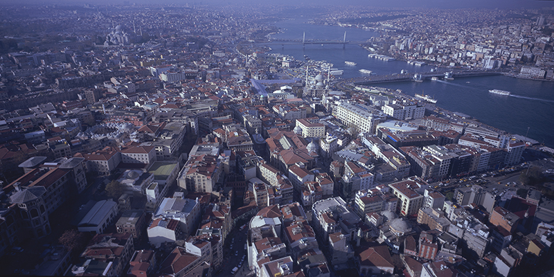 【飞越丝路】拍摄时间：2014年12月、拍摄地点：欧洲土耳其伊斯坦布尔横跨亚欧大陆的三座桥、拍摄相机：骑士612、底片：6cm×12cm