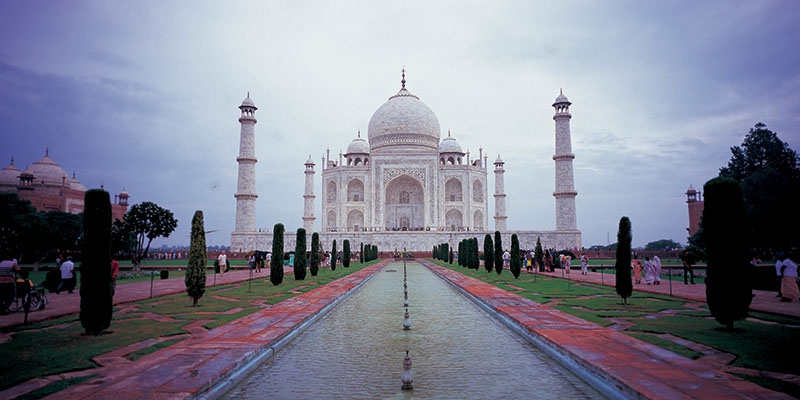 【飞越丝路】拍摄时间：2009年10月、拍摄地点：亚洲印度北方邦阿格拉的世界七大奇迹之一泰姬陵、拍摄相机：骑士612、底片：6cm×12cm