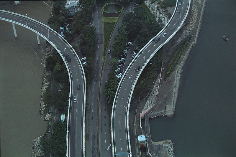 【飞越丝路】拍摄时间：2014年7月、拍摄地点：亚洲中国澳门澳凼大桥、拍摄相机：尼康F6、底片：2.4cm×3.6cm