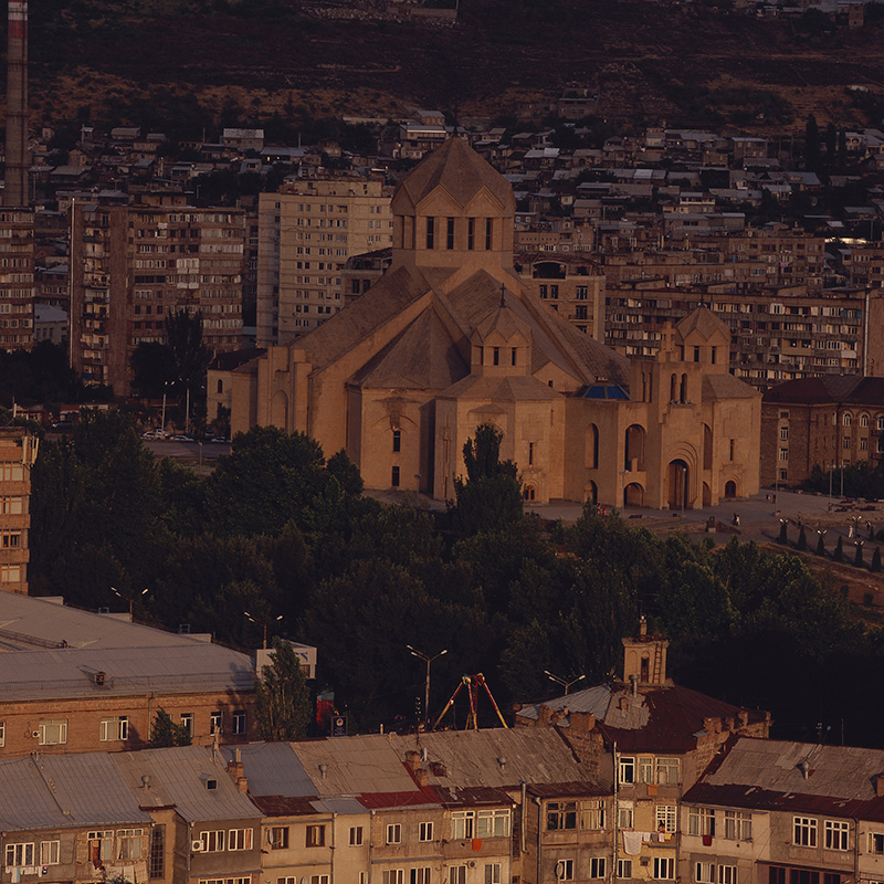 【飞越丝路】拍摄时间：2015年6月、拍摄地点：亚欧交界亚美尼亚首都埃里温基督教大教堂、拍摄相机：哈苏503、底片：6cm×6cm