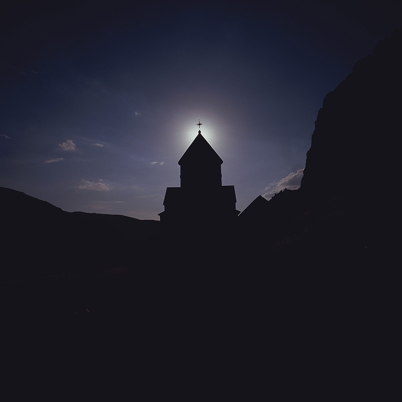 【飞越丝路】拍摄时间：2015年6月、拍摄地点：亚洲亚美尼亚世界文化遗产地TATEV修道院、拍摄相机：哈苏905SWC、底片：6cm×6cm