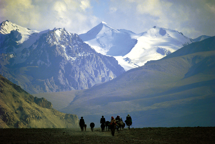 帕米尔高原赶路的遊牧民族。新疆喀什塔什库尔干