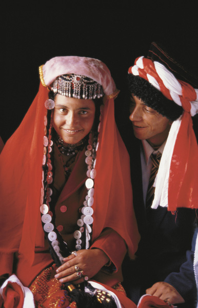 塔吉克族新郎和新娘。新疆喀什